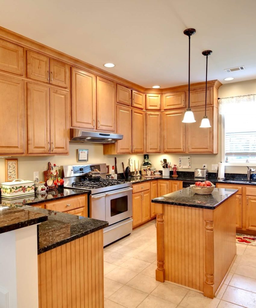 Kitchen_light_browns_island